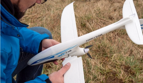 První dojmy z RC letadla Sky King F959